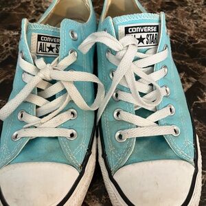 Converse Sky Blue & White Sneakers Classic Low-Top Design size 8.5 euc